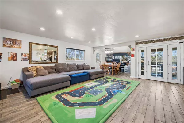 10585 Joeger RD, Auburn, CA 95602