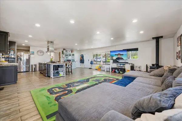 10585 Joeger RD, Auburn, CA 95602