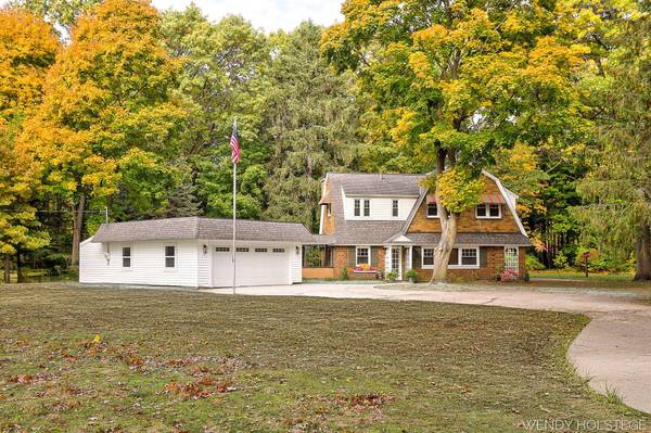 713 North Shore Drive, Holland, MI 49424