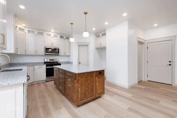 953 N 400 E, Pleasant Grove, UT 84062