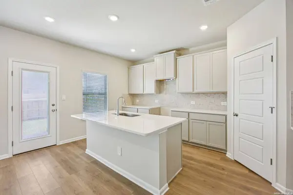 1305 Lydian Broom, San Antonio, TX 78245