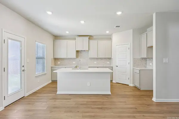 1305 Lydian Broom, San Antonio, TX 78245