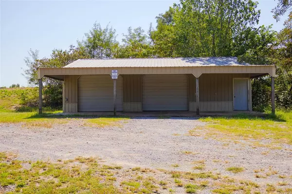 24260 E County Road 1560 RD, Maysville, OK 73057