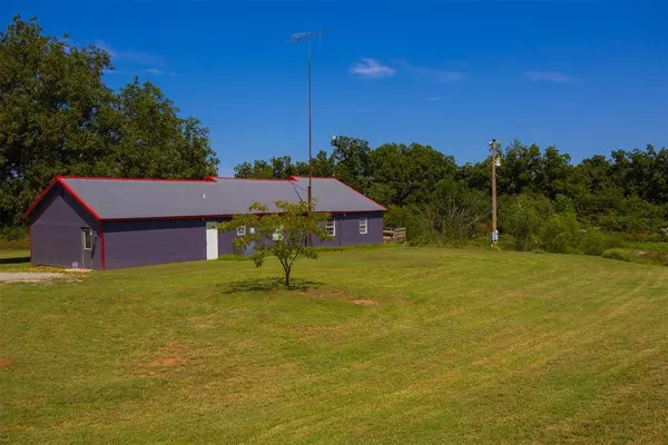 24260 E County Road 1560 RD, Maysville, OK 73057