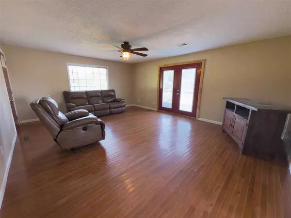 24260 E County Road 1560 RD, Maysville, OK 73057