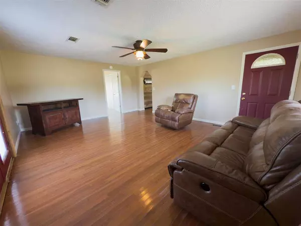 24260 E County Road 1560 RD, Maysville, OK 73057