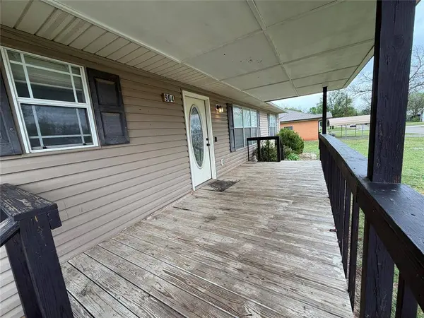 904 4th ST, Maysville, OK 73057