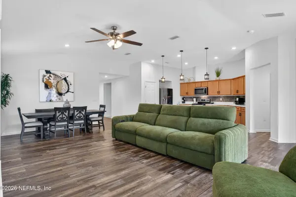 8314 HAWKES MEADOW DR, Jacksonville, FL 32219