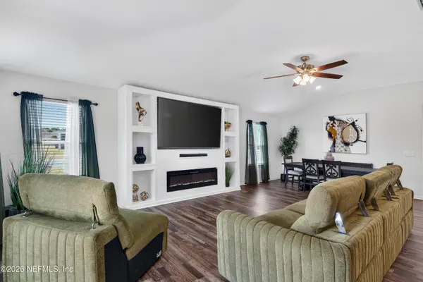 8314 HAWKES MEADOW DR, Jacksonville, FL 32219