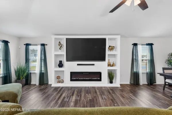 8314 HAWKES MEADOW DR, Jacksonville, FL 32219