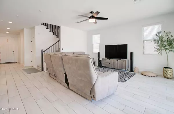 9817 E Sunspot Drive, Mesa, AZ 85212