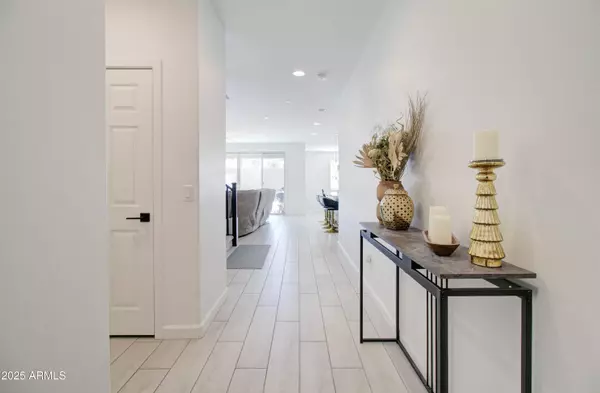 9817 E Sunspot Drive, Mesa, AZ 85212