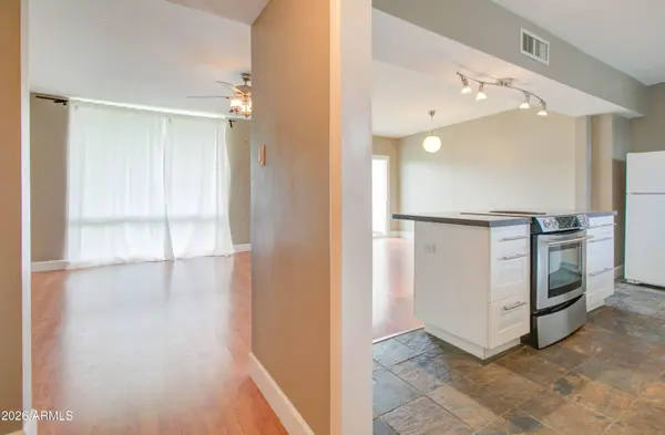 3242 E Camelback Road #207, Phoenix, AZ 85018