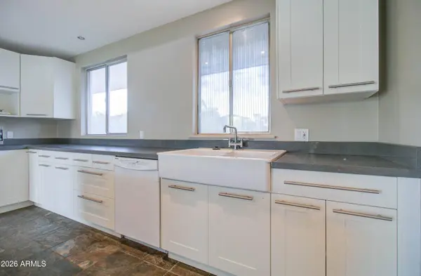 3242 E Camelback Road #207, Phoenix, AZ 85018