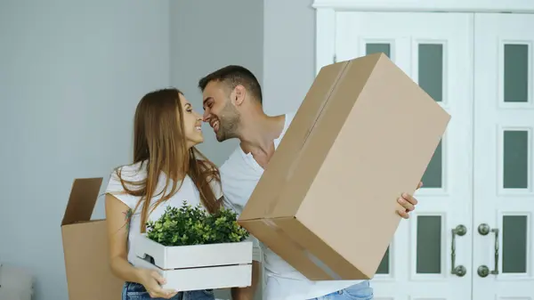 Title Remote‑Work Families Relocating to South Florida: How to Choose the Right Neighborhood,David Cohn