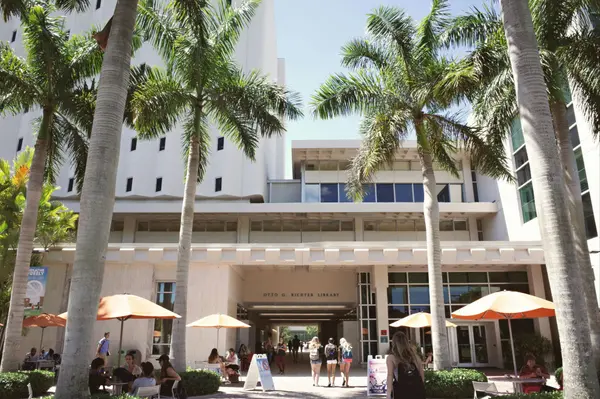 Waterfront Living: The Allure and Challenges of Owning a Home on the Intracoastal