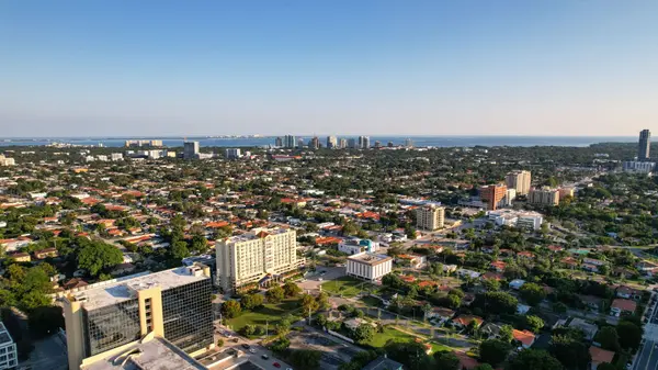 How Waterfront Properties in Miami Are Redefining Modern Investment