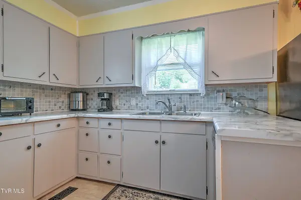 5950 Lone Star RD, Kingsport, TN 37660