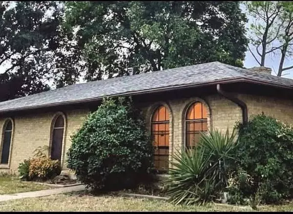 3701 W Rochelle Road, Irving, TX 75062