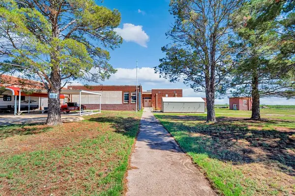 714 Midland St, Goldsmith, TX 79741