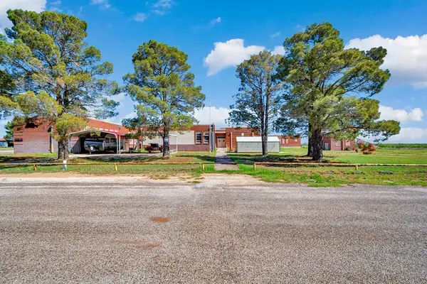 714 Midland St, Goldsmith, TX 79741