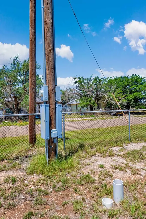 800 Midland St, Goldsmith, TX 79741