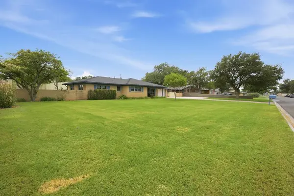 3411 Sentinel Ave, Midland, TX 79703