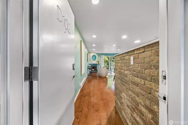 Downtown Kirkland Condo