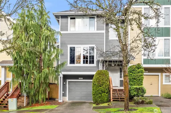 Beautiful, Bright & Spacious Townhome