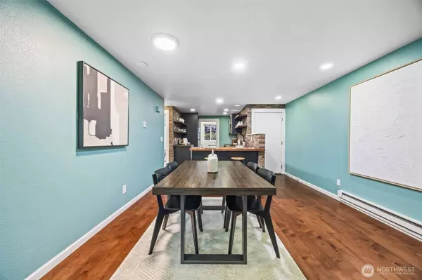 732 Kirkland CIR #D102, Kirkland, WA 98033