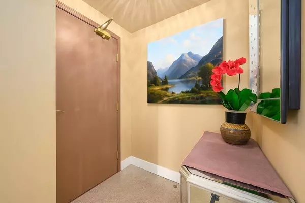 1238 Melville ST #806, Vancouver, BC V6E 4N2