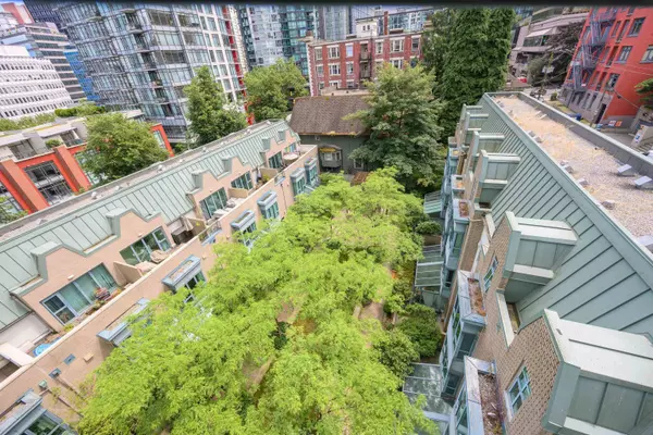 1238 Melville ST #806, Vancouver, BC V6E 4N2