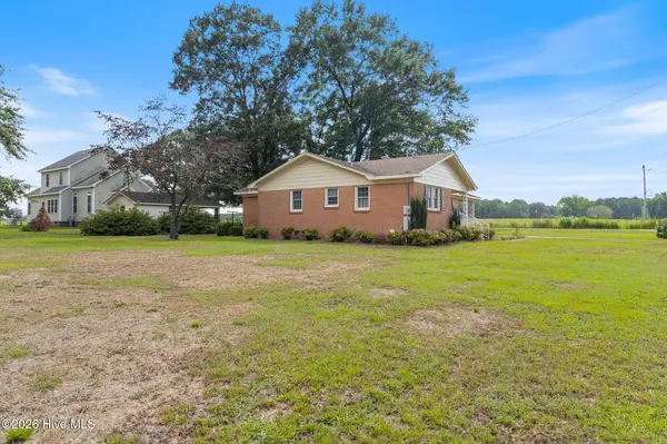 771 Dixie RD, Clinton, NC 28328