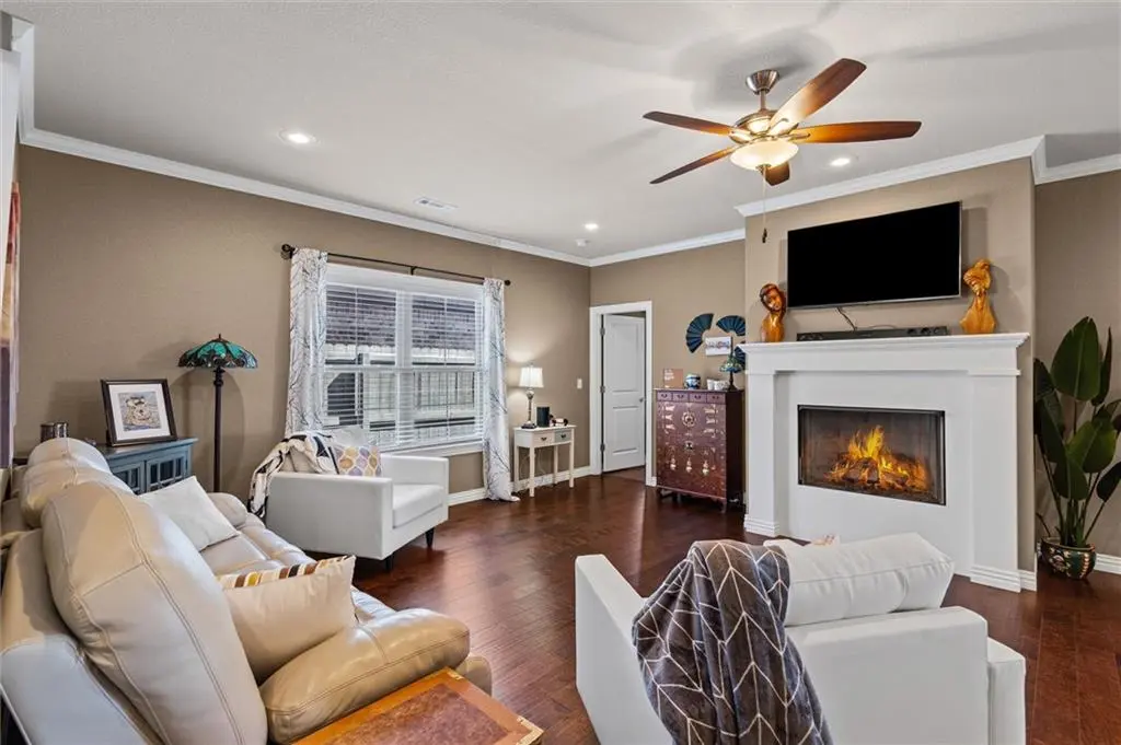 1501 Canal St, Lowell, AR 72745-6025