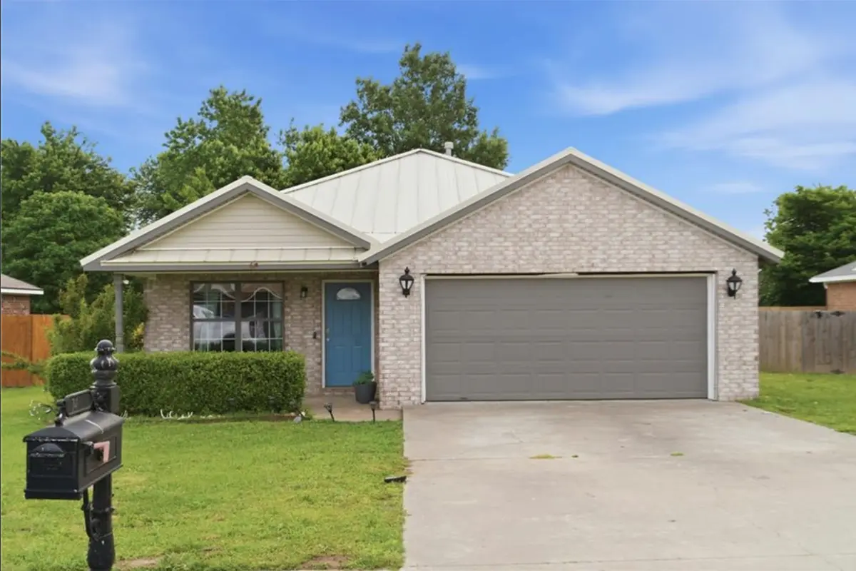 674 Olivia Ln, Centerton, AR 72719-7807