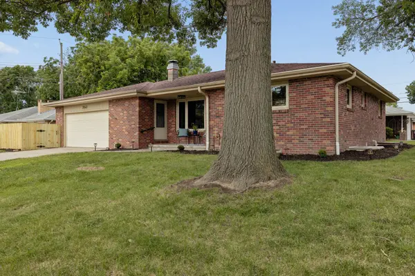 2041 N 77th St, Lincoln, NE 68505-1447