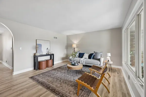 2041 N 77th St, Lincoln, NE 68505-1447