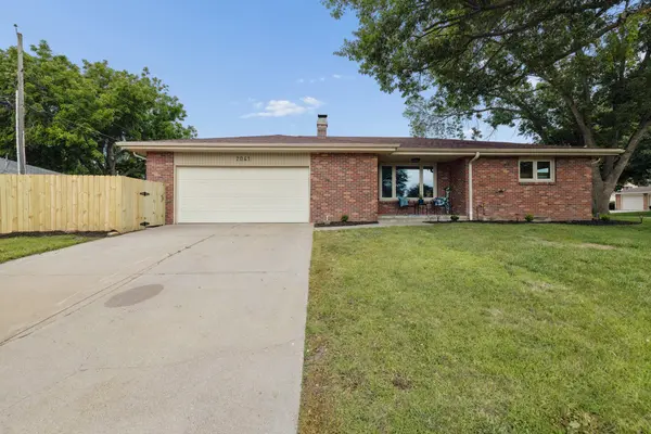 2041 N 77th St, Lincoln, NE 68505-1447