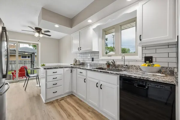 2041 N 77th St, Lincoln, NE 68505-1447