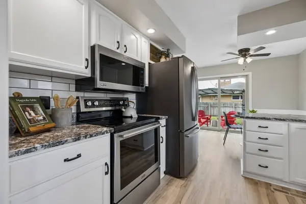 2041 N 77th St, Lincoln, NE 68505-1447