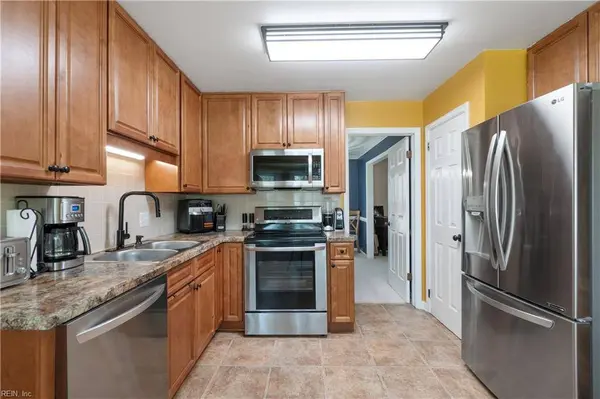 2736 Horseshoe DR, Chesapeake, VA 23322