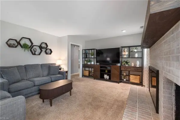 2736 Horseshoe DR, Chesapeake, VA 23322