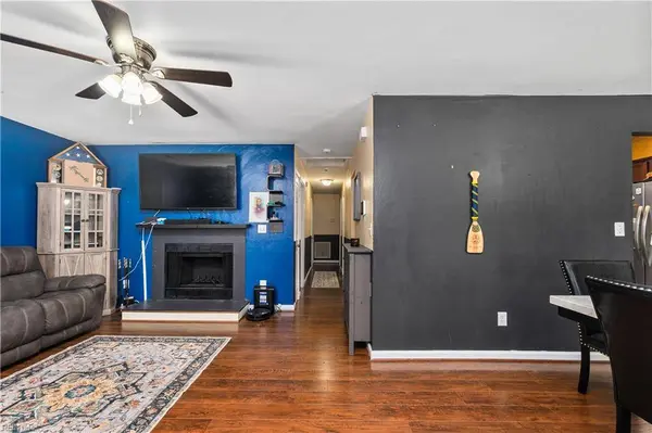 1737 Sparrow RD, Chesapeake, VA 23320