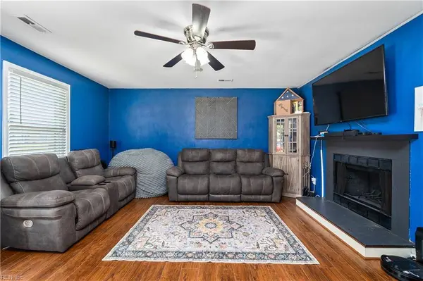 1737 Sparrow RD, Chesapeake, VA 23320