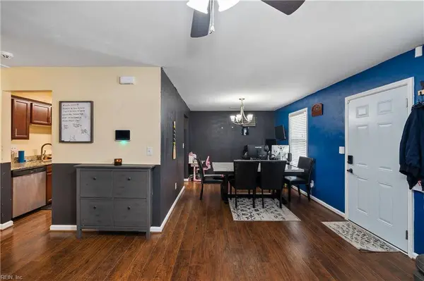 1737 Sparrow RD, Chesapeake, VA 23320