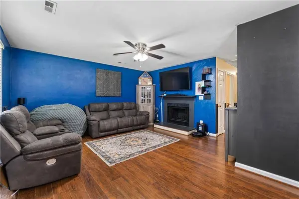1737 Sparrow RD, Chesapeake, VA 23320