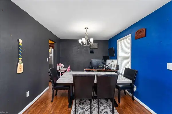 1737 Sparrow RD, Chesapeake, VA 23320