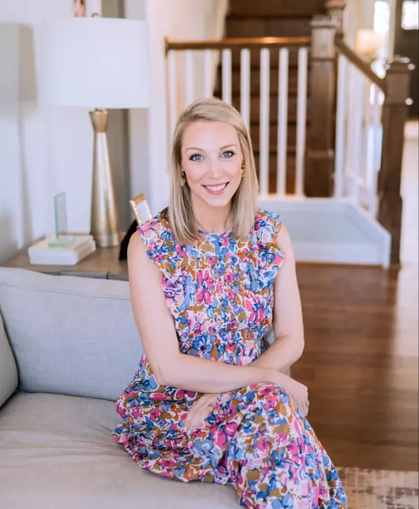 Alli Taylor Real Estate Headshot