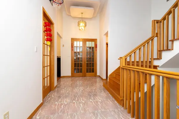 136 Rue Meaney, Kirkland, QC H9J3M1