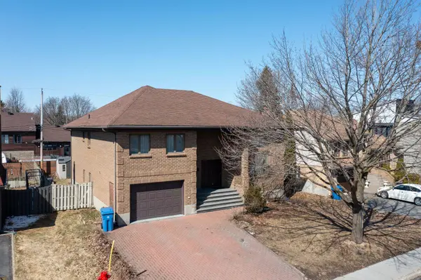 136 Rue Meaney, Kirkland, QC H9J3M1